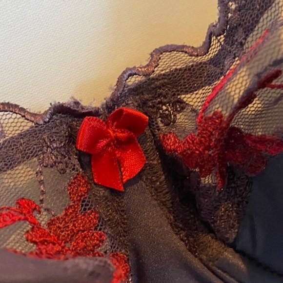 European Half Padded Bra 30G - Picture 2 of 6